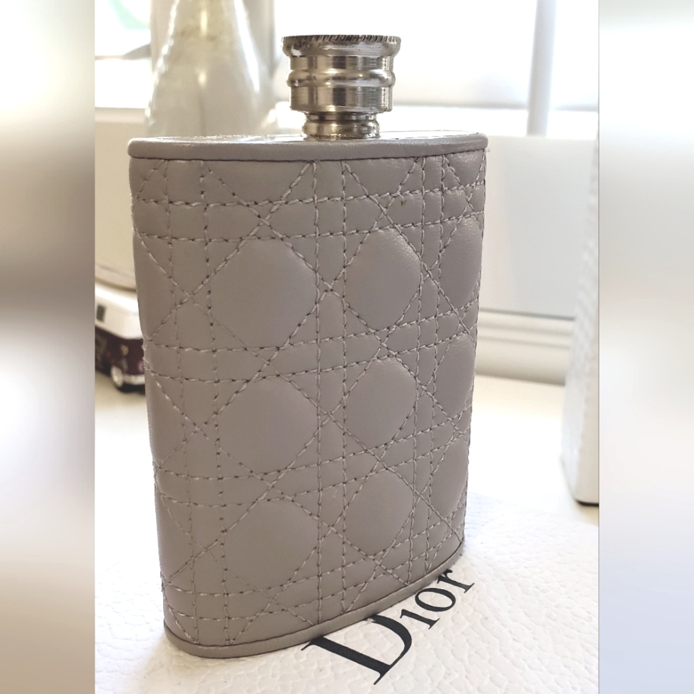 RARE Dior Collector’s Mini Lady Quilted Cannage Leather Drinking Flask - Picture 10 of 17